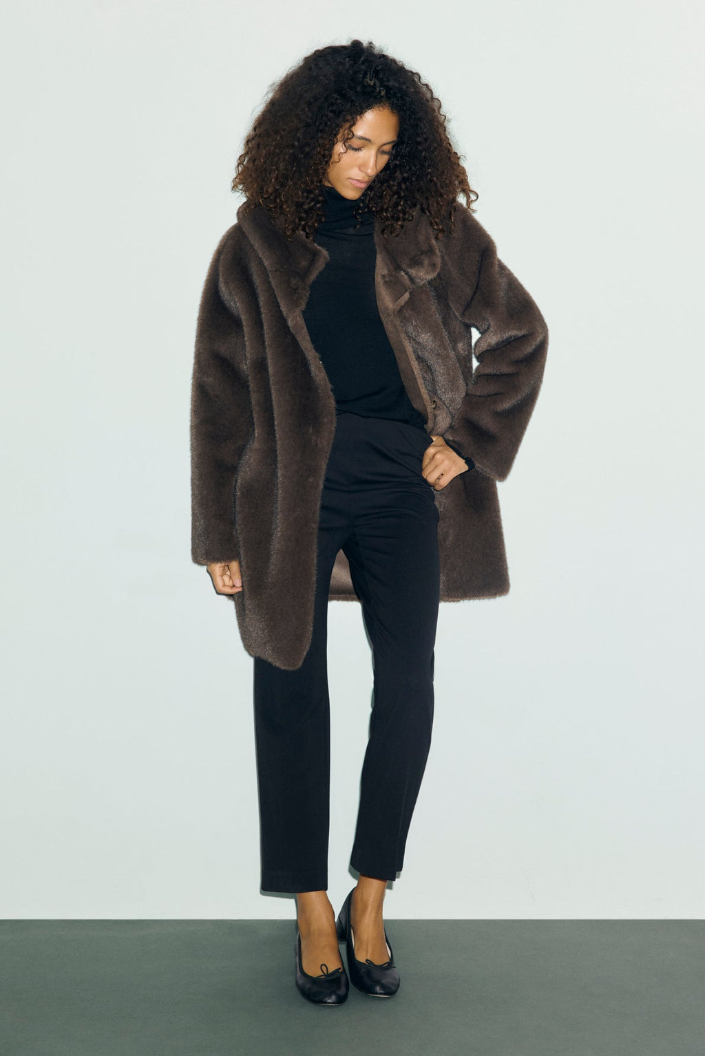 Manteau mi-long en fausse fourrure à capuche - AMY - 1